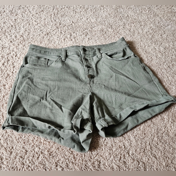 Universal Thread Pants - Universal Thread High WaistGreen Denim Button Shorts Women's Size 12/31